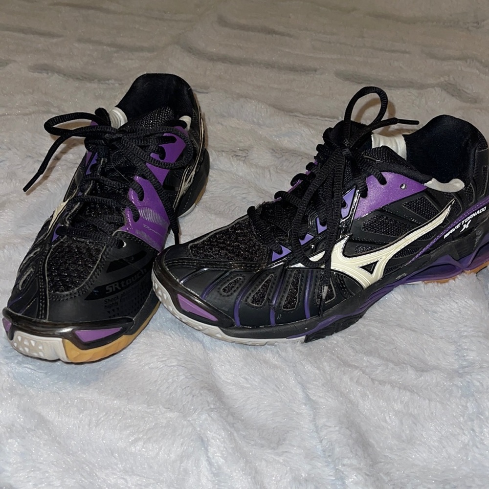 Volleyball shoes, Mizuno wavetornado, size 7